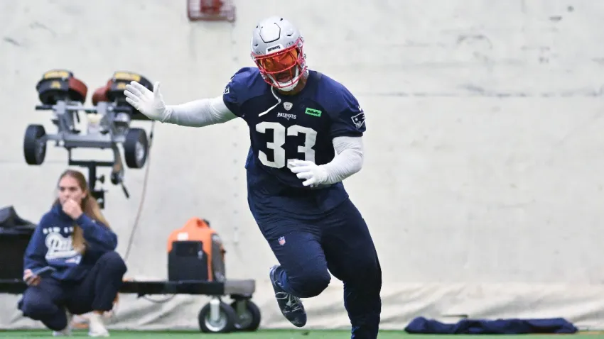 Patriots linebacker Anfernee Jennings