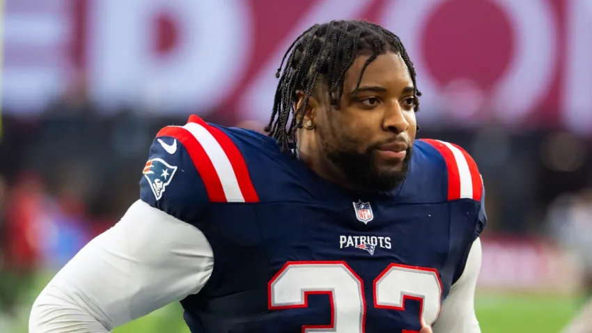Patriots linebacker Anfernee Jennings