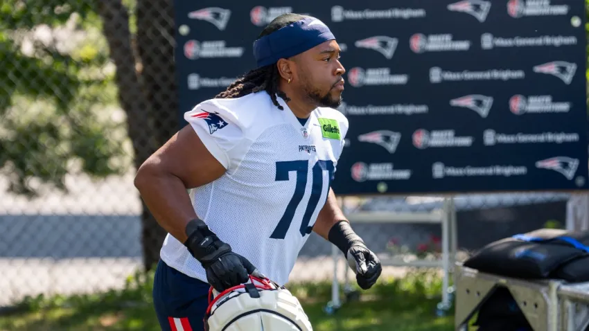 Patriots offensive lineman Caedan Wallace