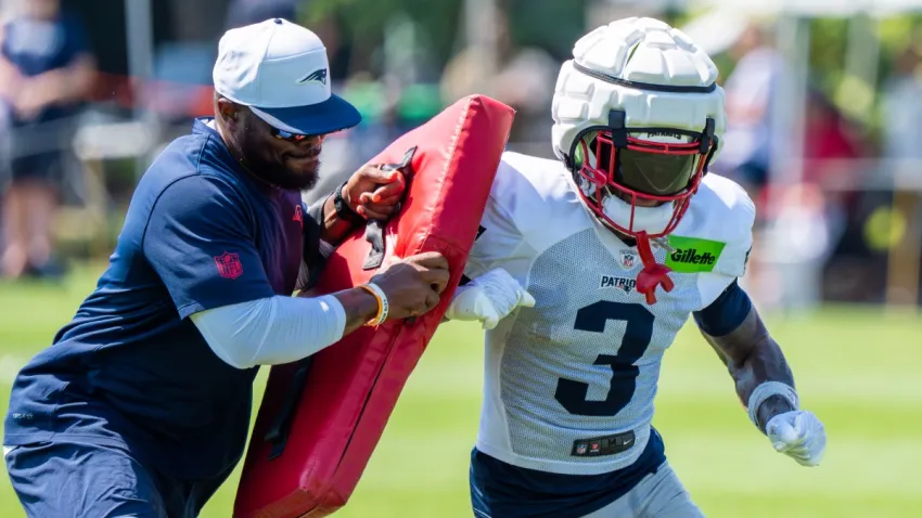Patriots wide receiver DeMario Douglas