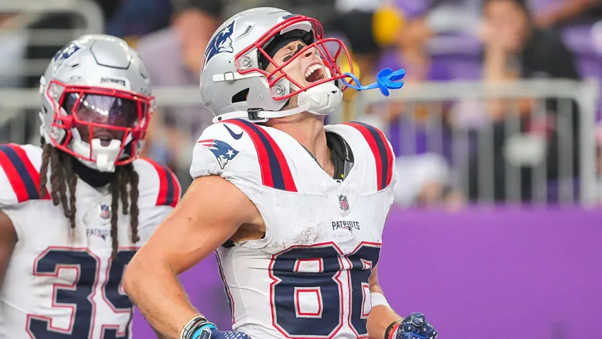 Patriots wide receiver Efton Chism
