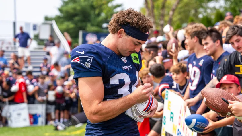 Patriots running back Lan Larison