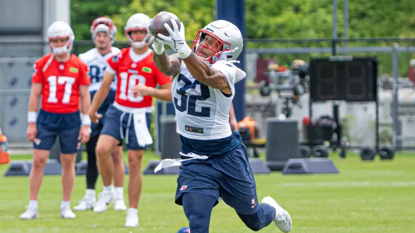 Patriots running back TreVeyon Henderson