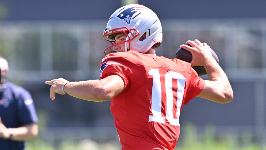 Patriots quarterback Drake Maye