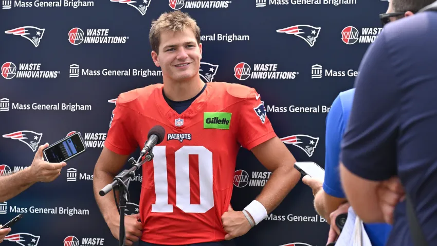 Patriots quarterback Drake Maye