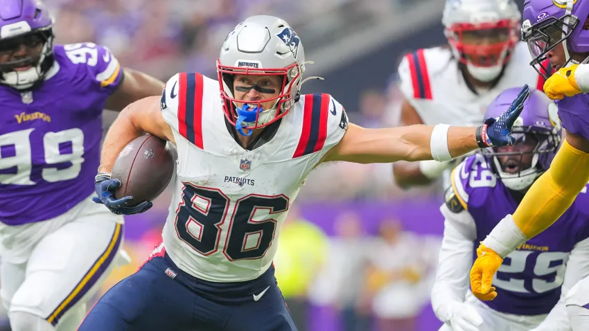 Patriots receiver Efton Chism