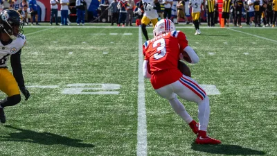 Patriots wide receiver DeMario Douglas