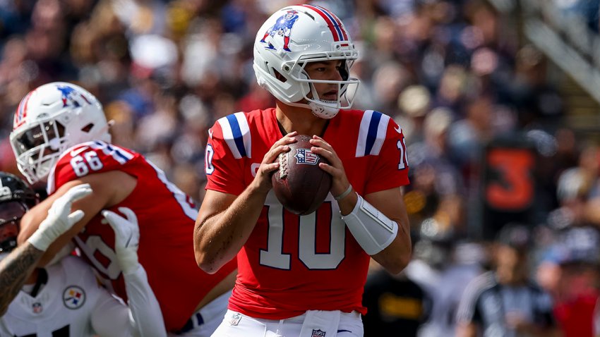 Patriots quarterback Drake Maye