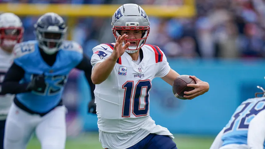 Patriots quarterback Drake Maye