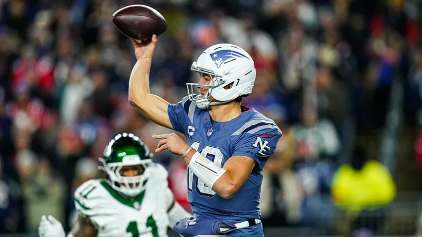 Patriots quarterback Drake Maye
