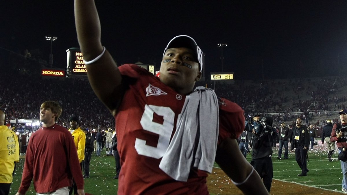Ex-Alabama football player accused of wearing wigs to impersonate NFL players in loan fraud scheme