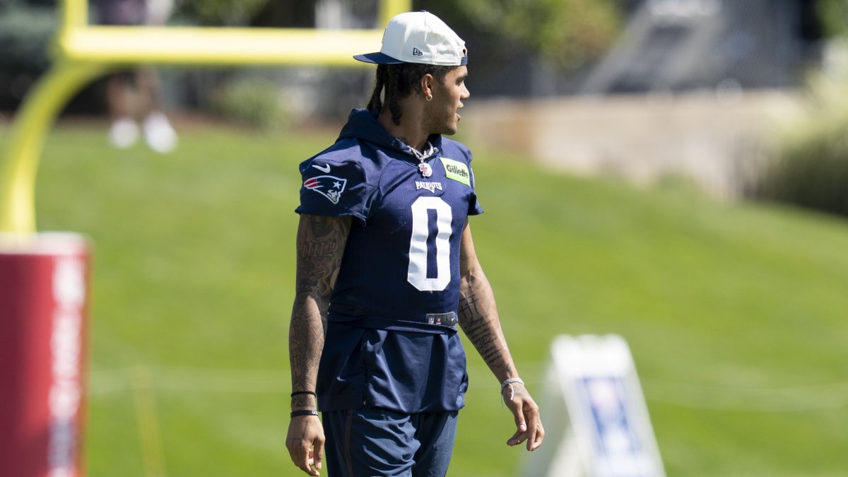 Christian Gonzalez admits frustration amid ongoing contract talks with Patriots
