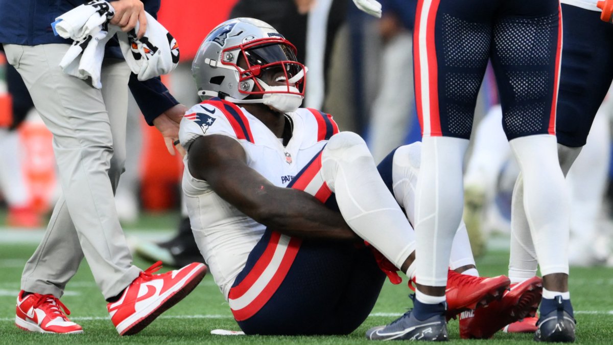 Perry: Why A.J. Brown's high ankle sprain is ‘major concern' for Patriots