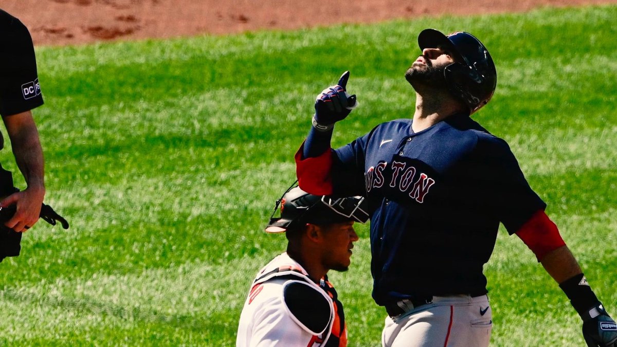Boston Red Sox's J.D. Martinez confirms almost getting tipped out of laundry  cart, could use 'booster seat with extra towels' 